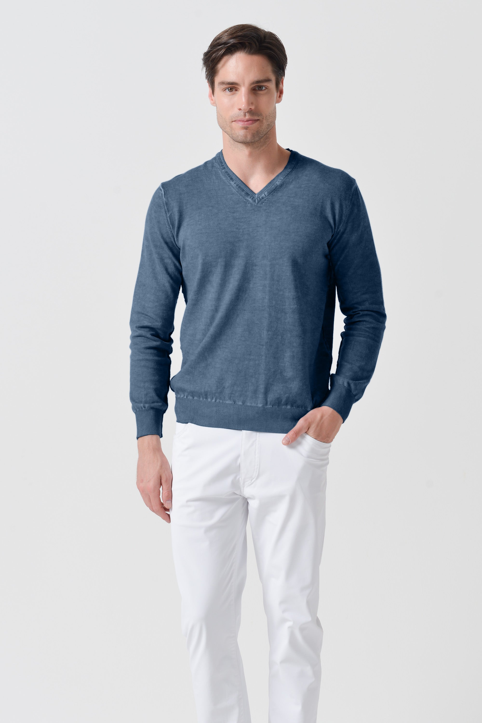 V-Neck Knit - Jeans