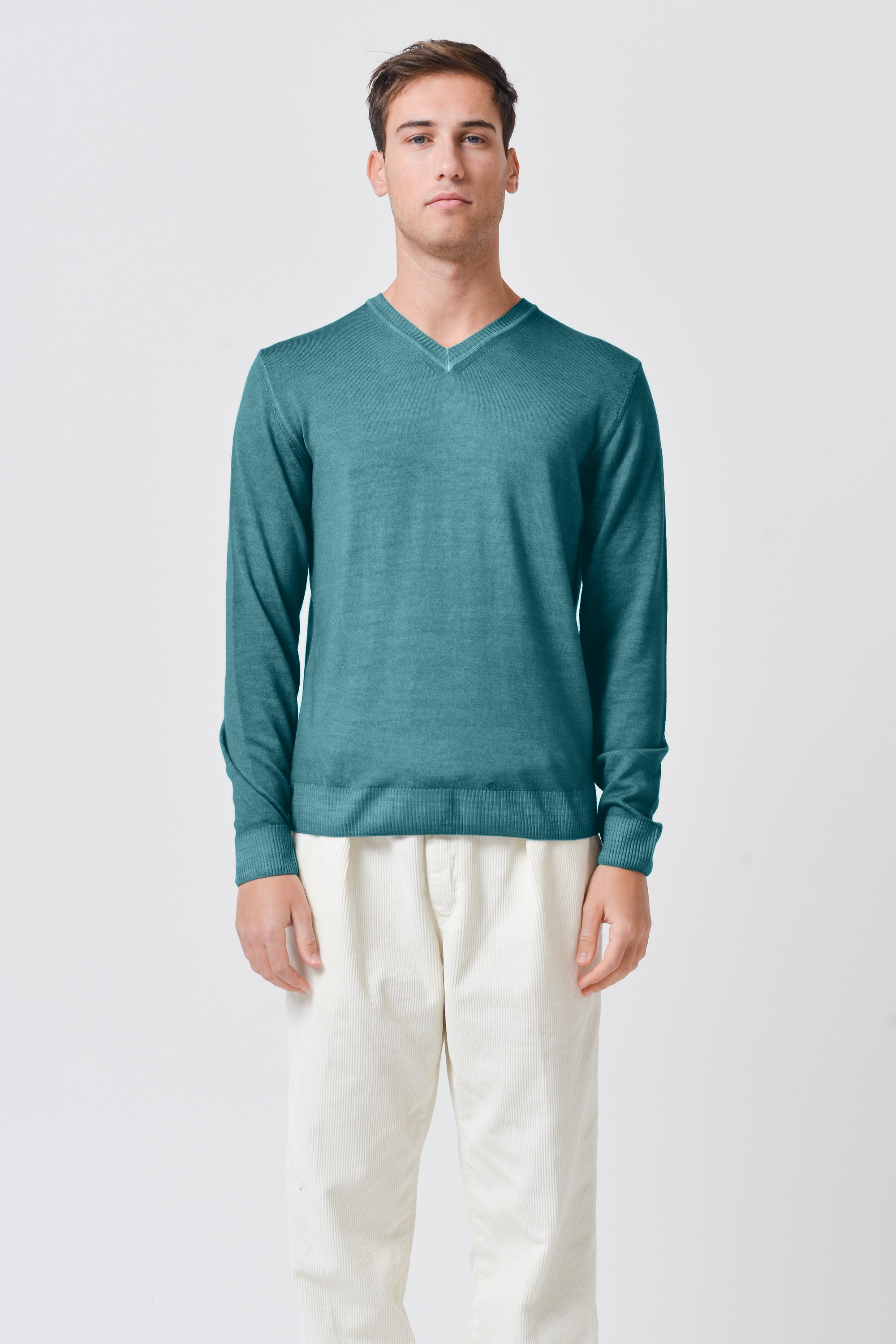 Wick - Extrafine Merino Wool V-Neck Sweater - Holly