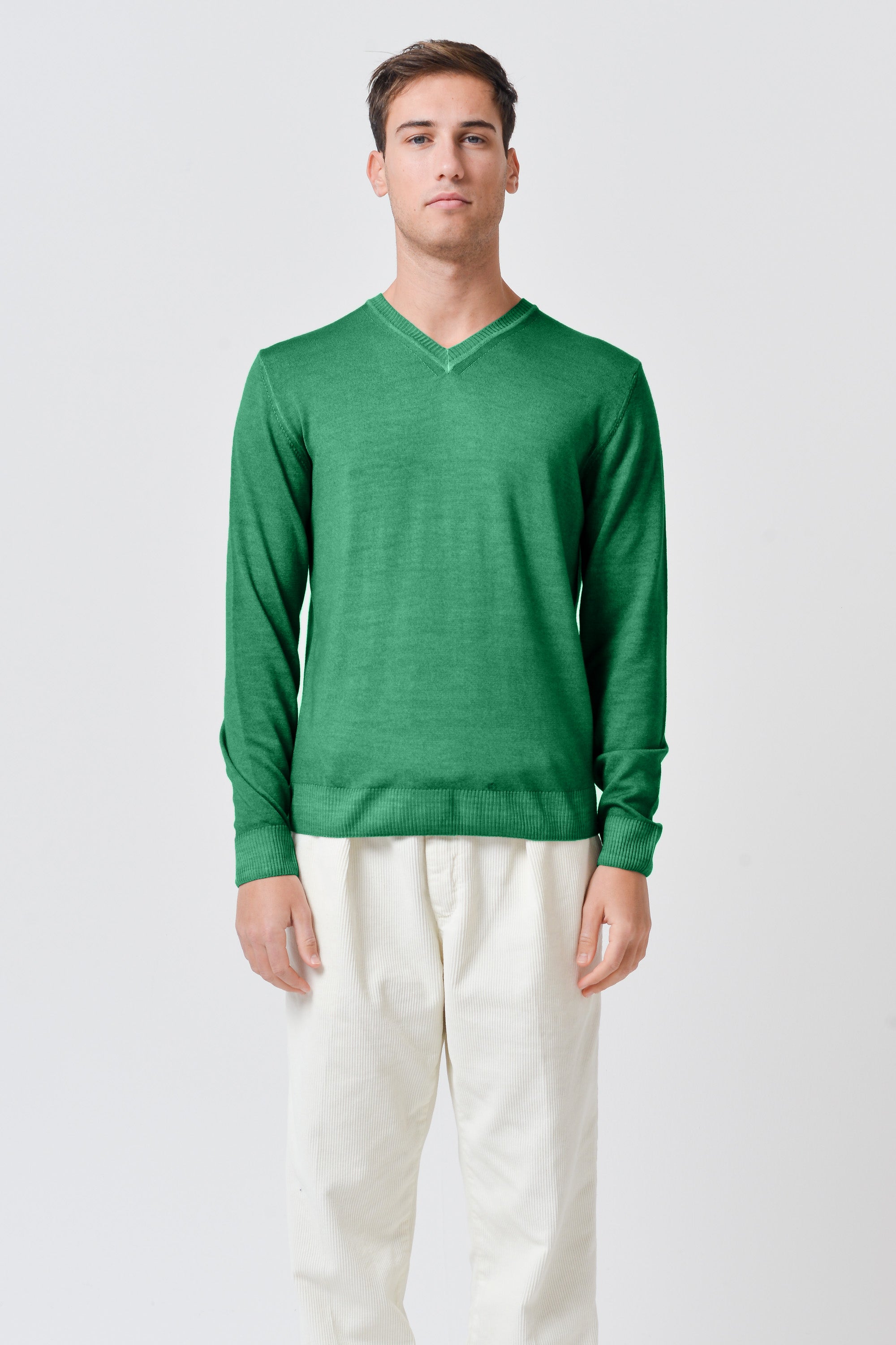 Wick - Extrafine Merino Wool V-Neck Sweater - Verde Irlanda