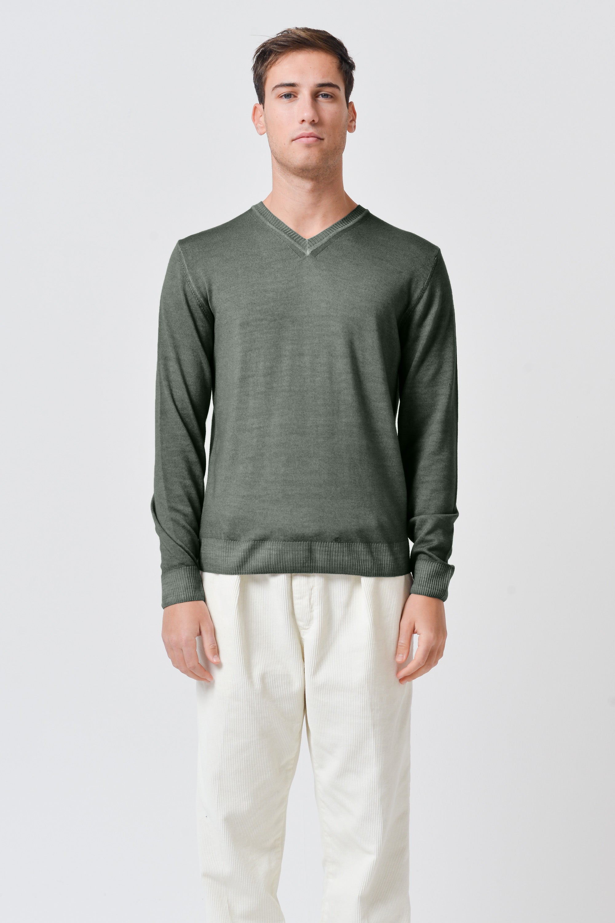 Wick - Extrafine Merino Wool V-Neck Sweater - Moss