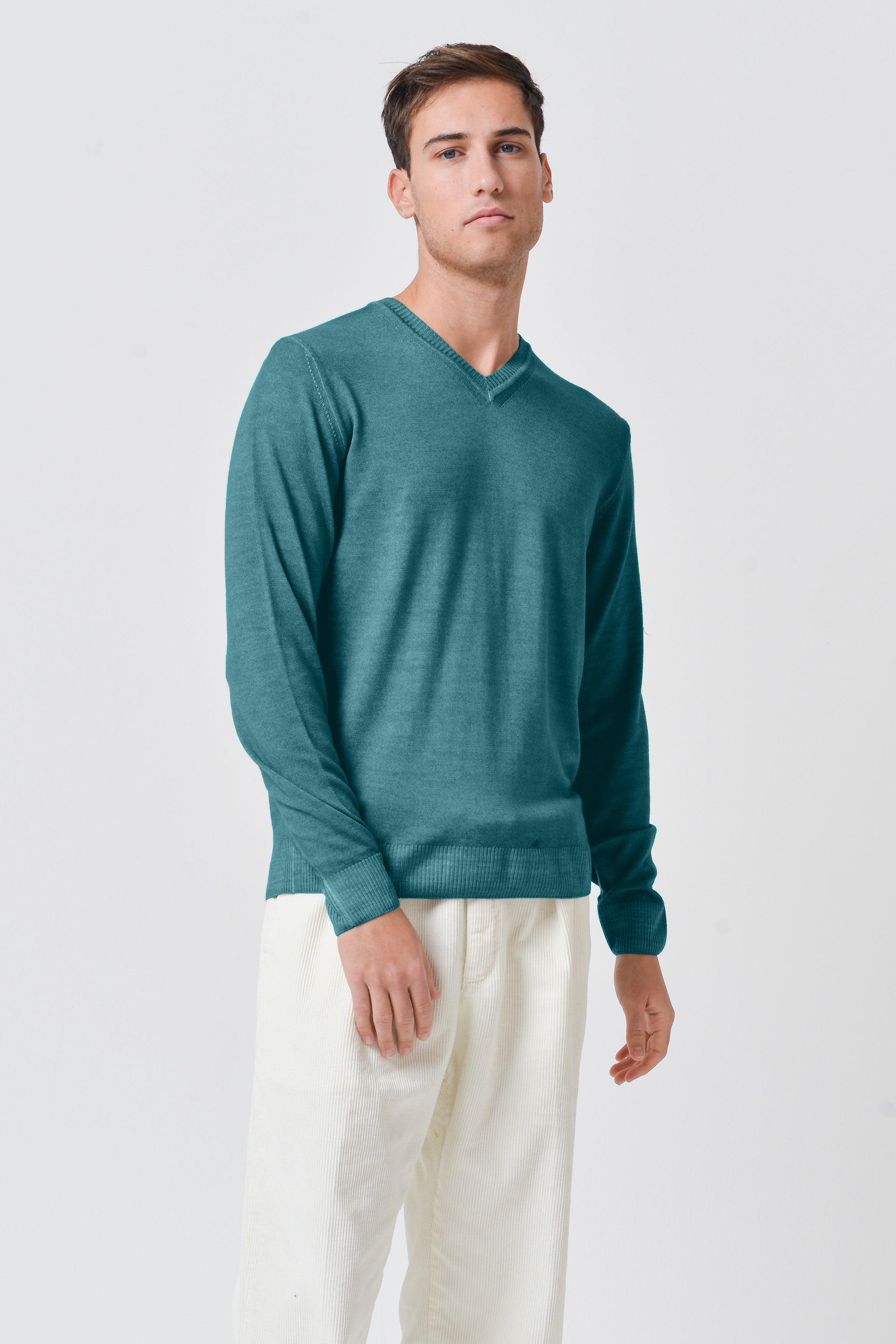 Wick - Extrafine Merino Wool V-Neck Sweater - Holly