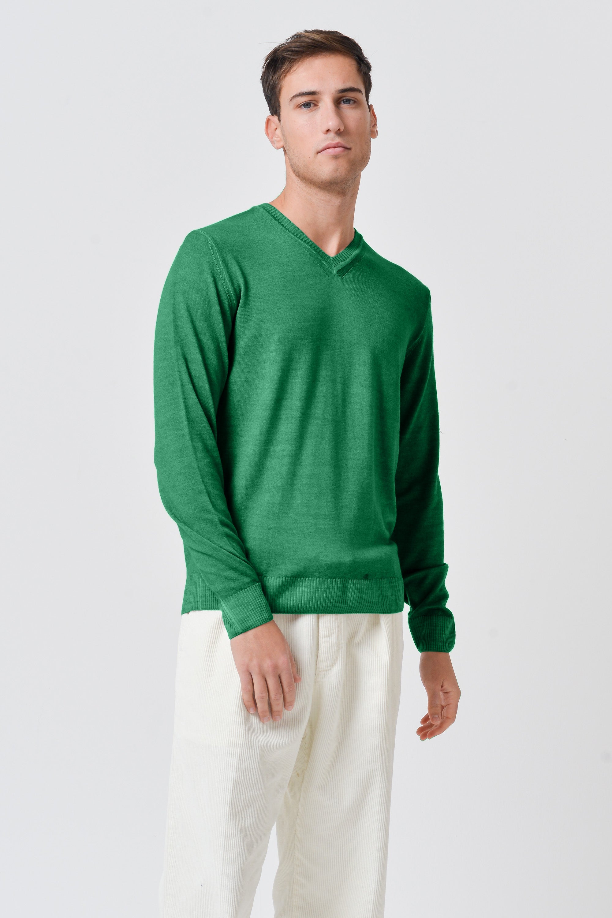 Wick - Extrafine Merino Wool V-Neck Sweater - Verde Irlanda