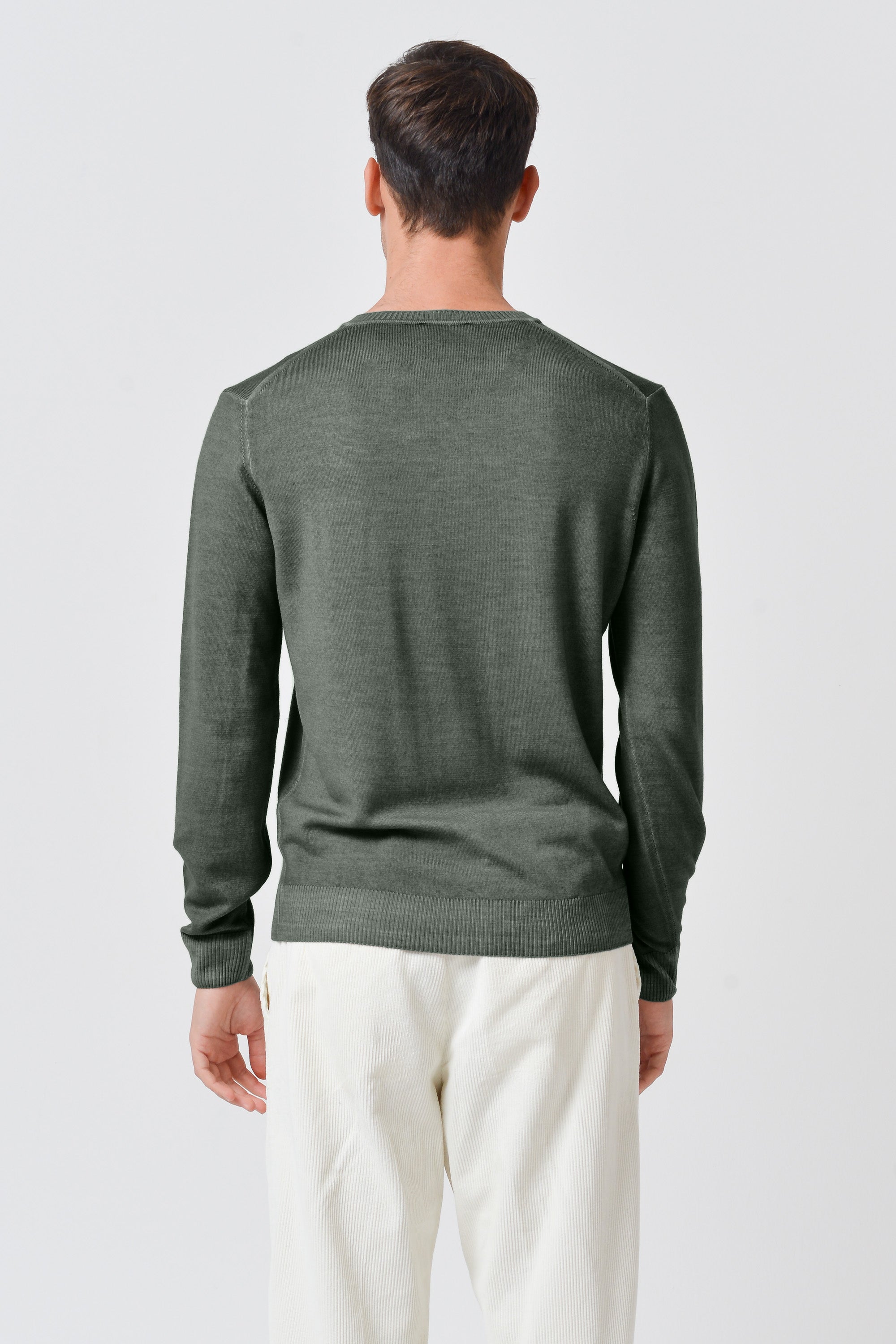 Wick - Extrafine Merino Wool V-Neck Sweater - Moss