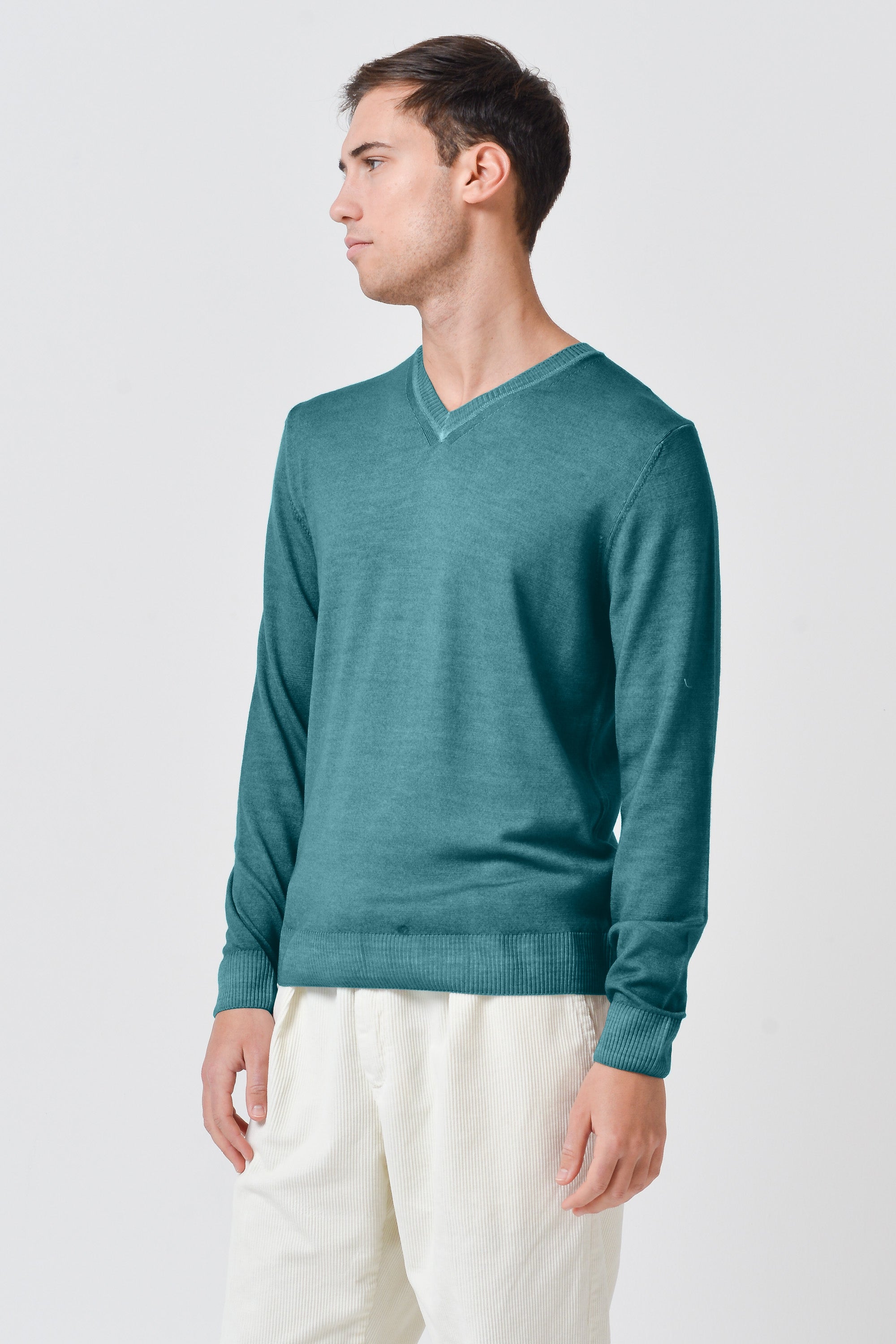 Wick - Extrafine Merino Wool V-Neck Sweater - Holly