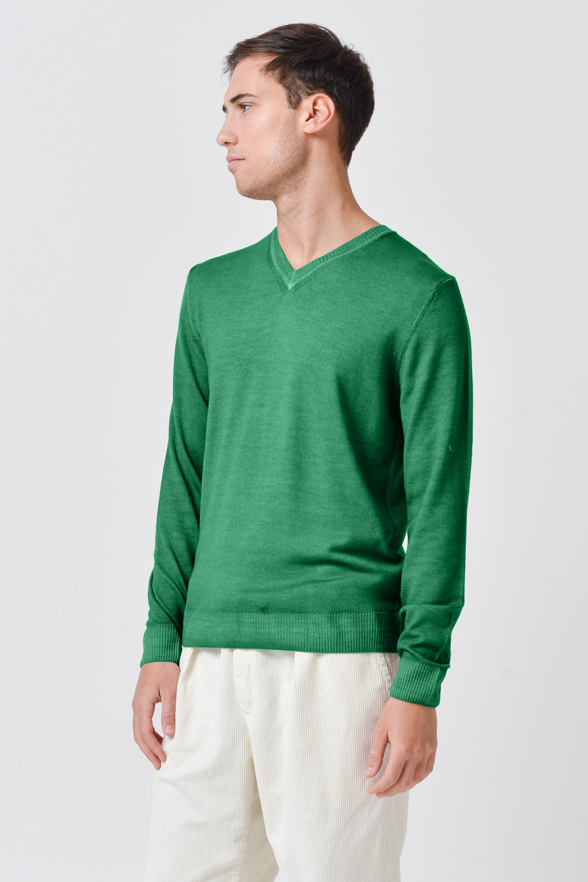 Wick - Extrafine Merino Wool V-Neck Sweater - Verde Irlanda