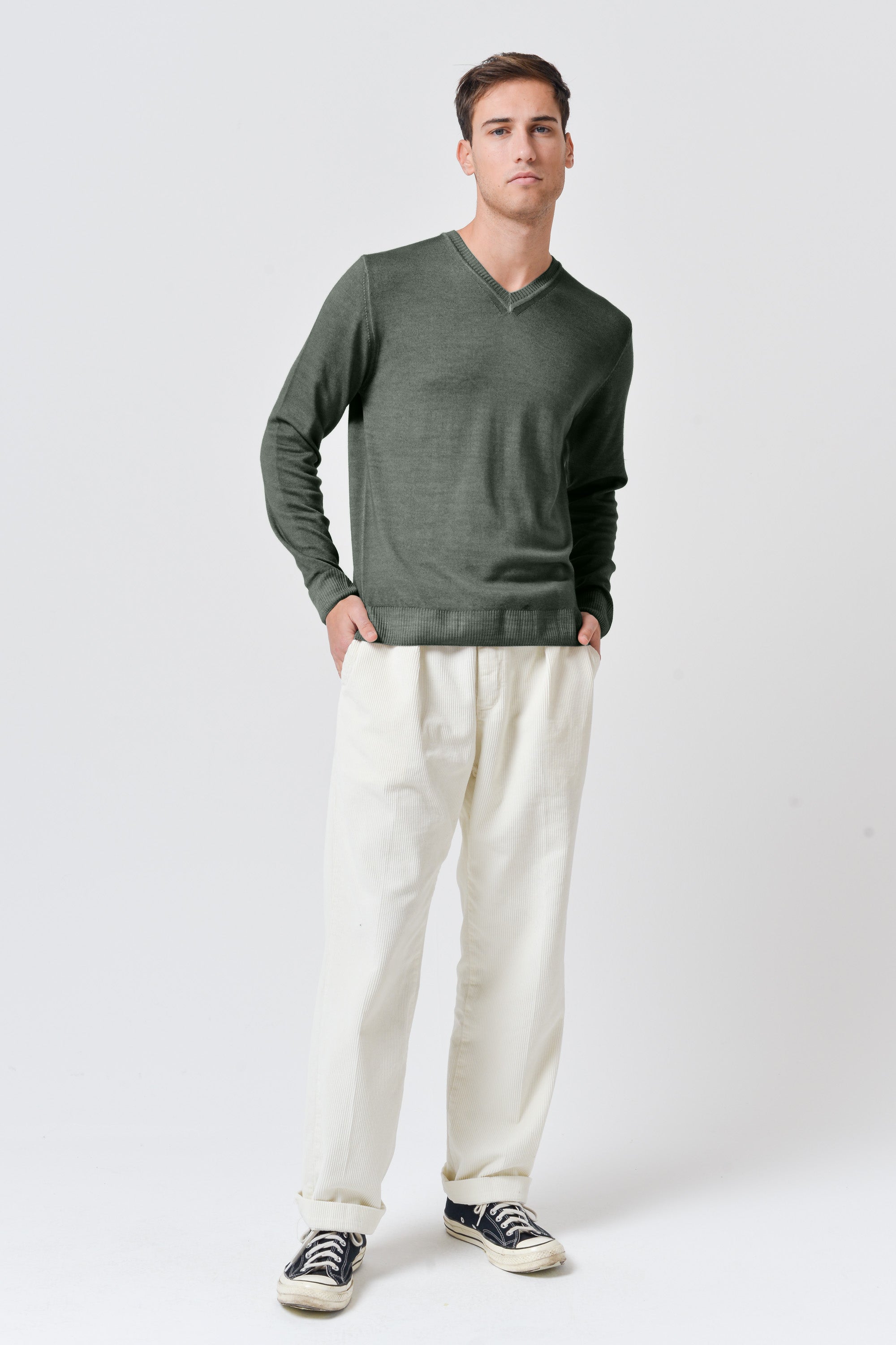 Wick - Extrafine Merino Wool V-Neck Sweater - Moss