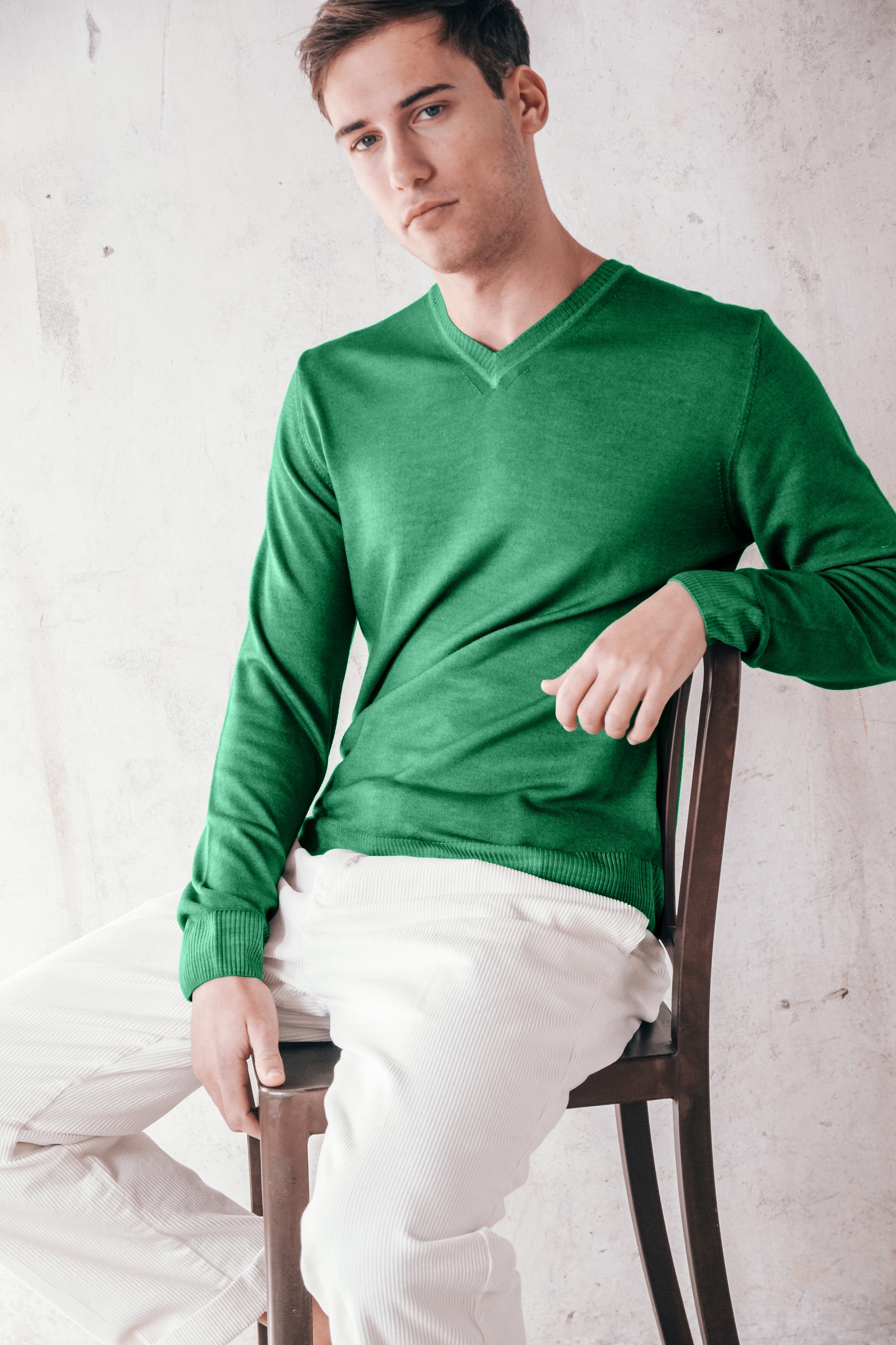 Wick - Extrafine Merino Wool V-Neck Sweater - Verde Irlanda