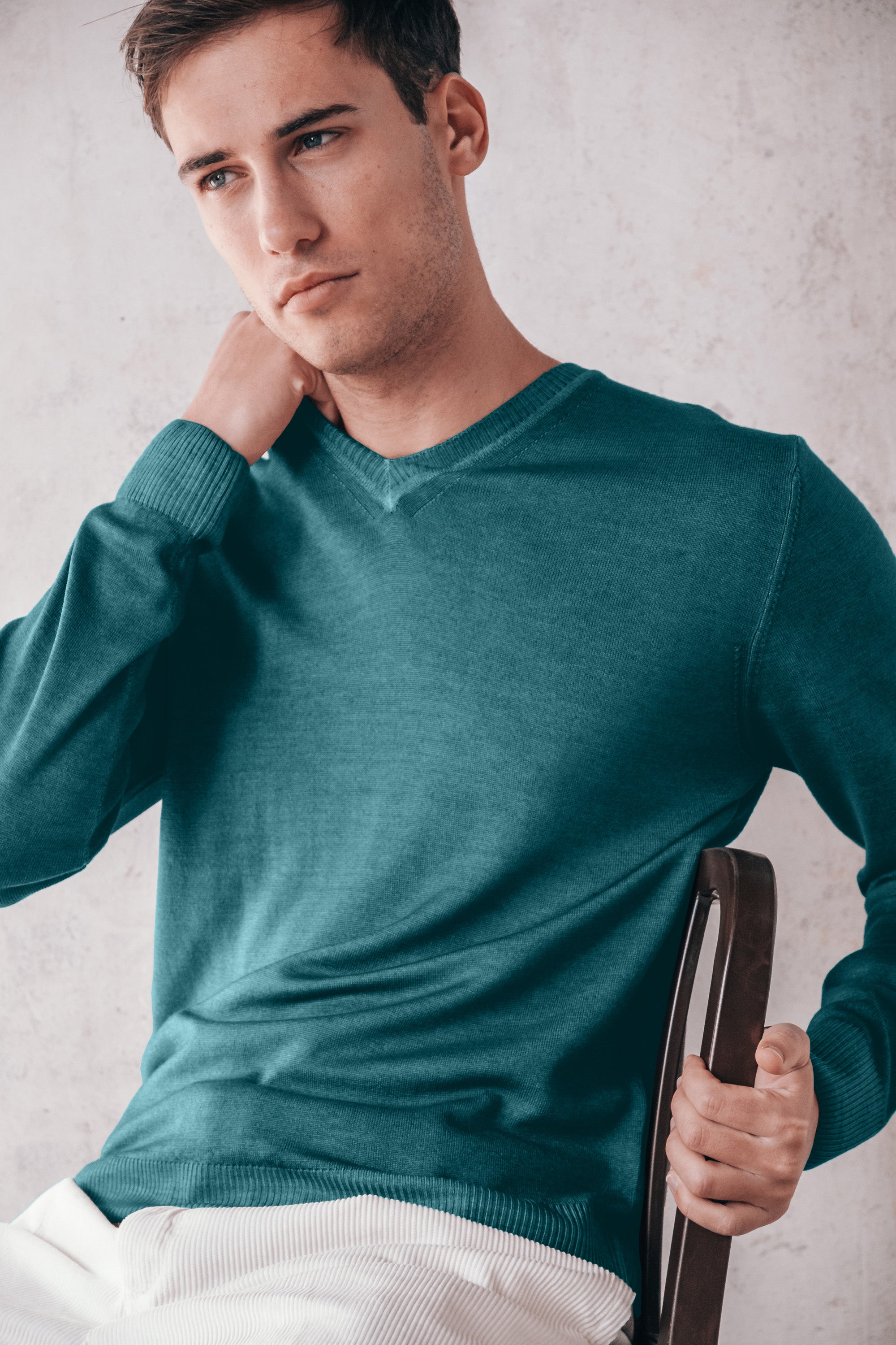 Wick - Extrafine Merino Wool V-Neck Sweater - Holly