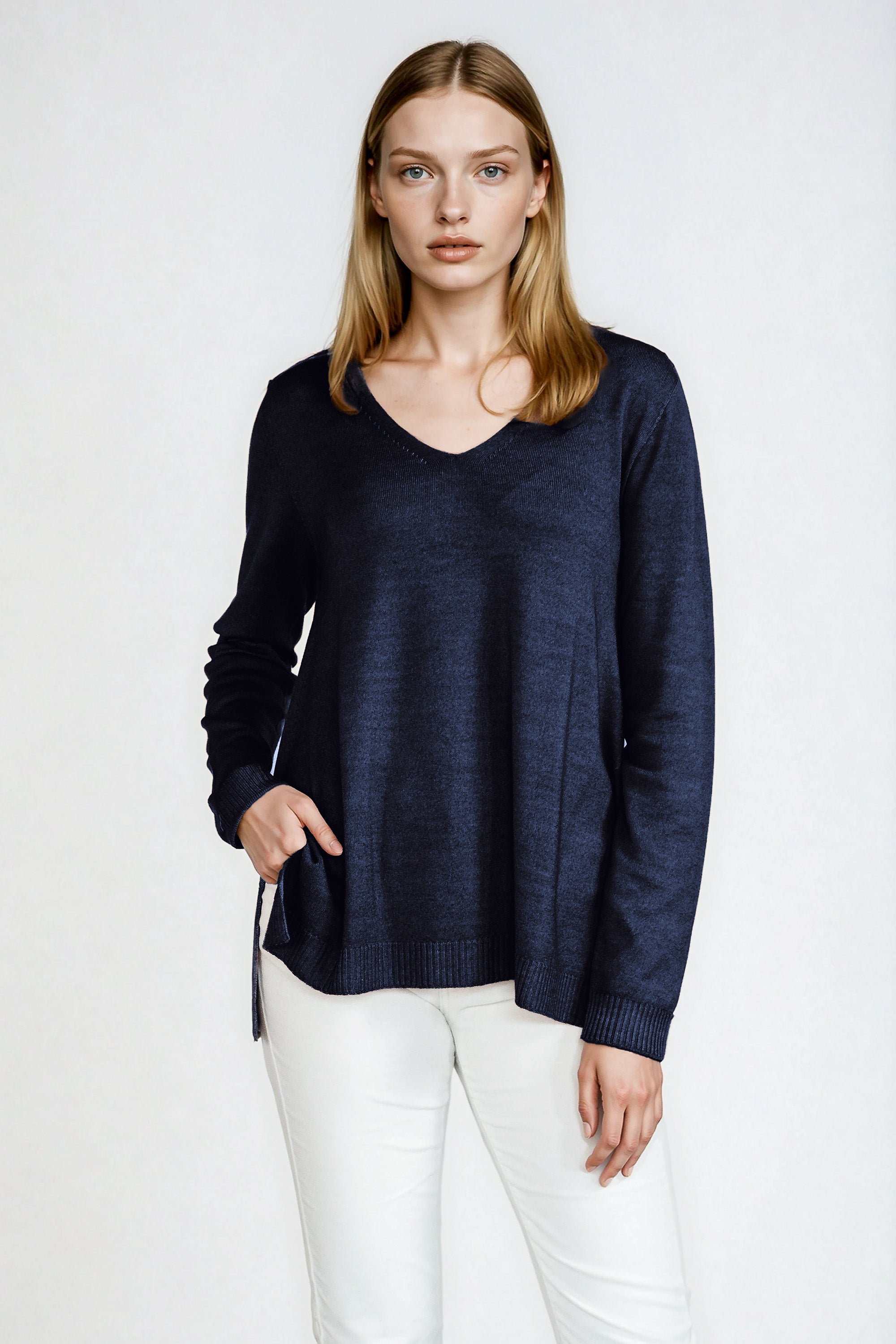 Ebost V-Neck Sweater - Navy