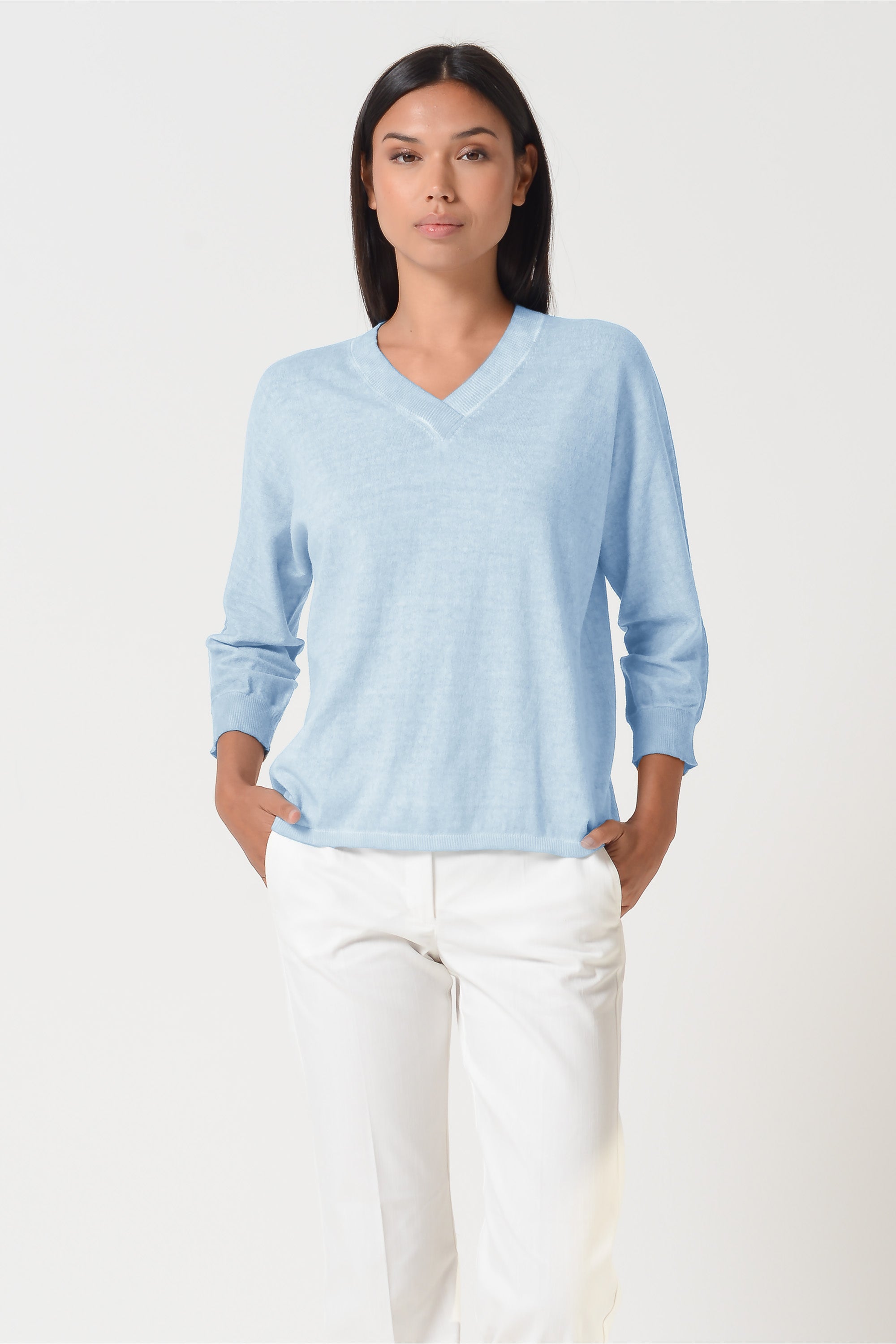 Anna V-Neck - Aria