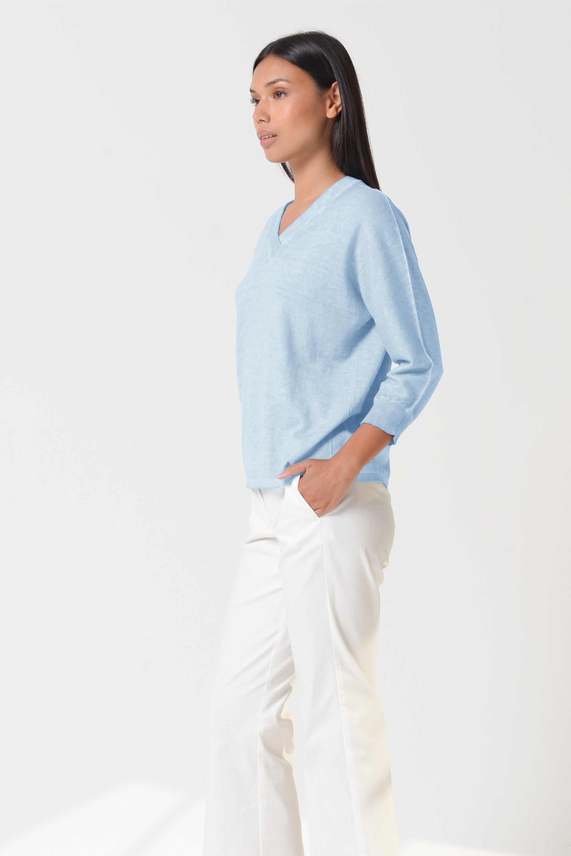 Anna V-Neck - Aria
