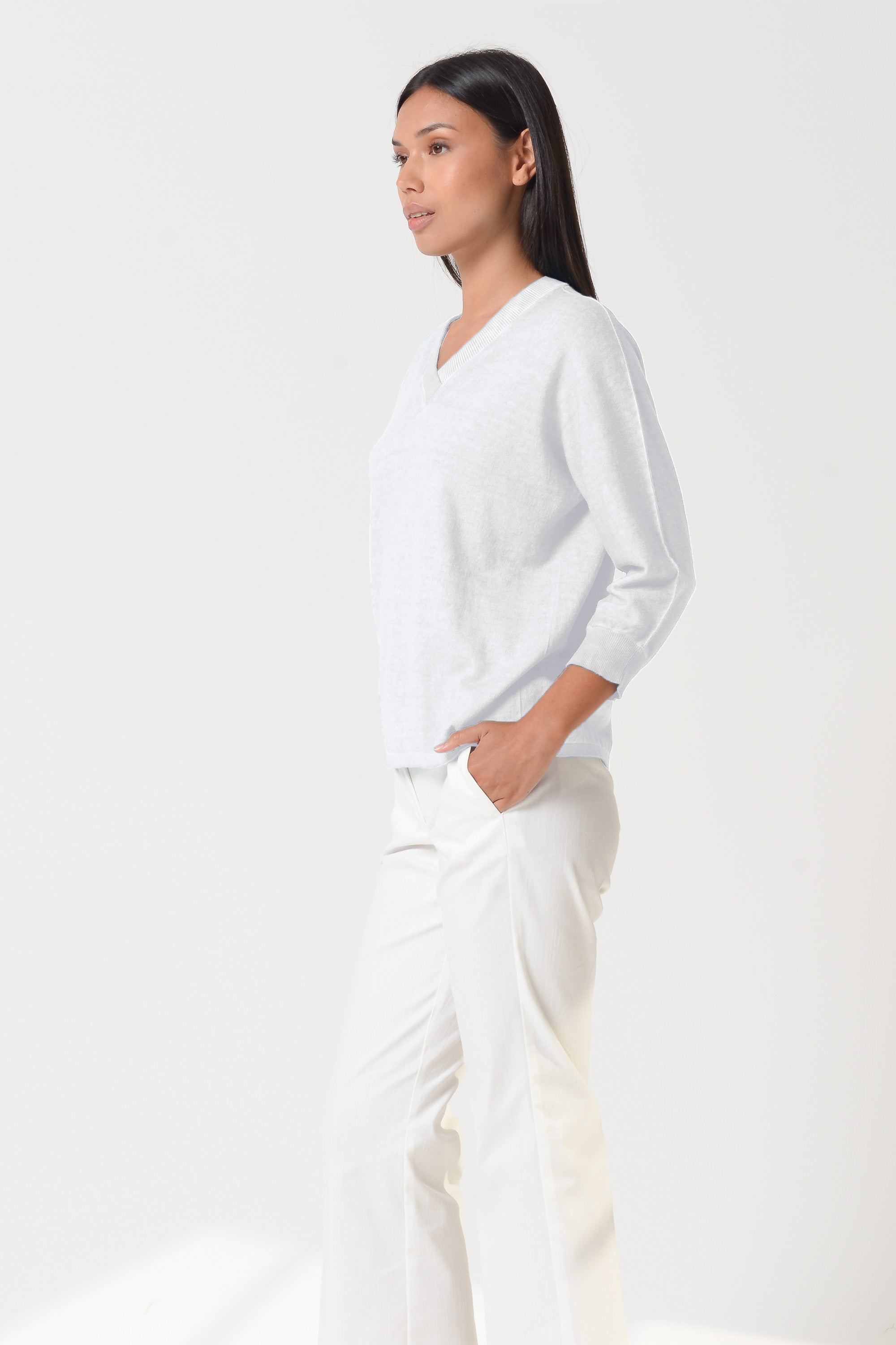 Anna V-Neck - White