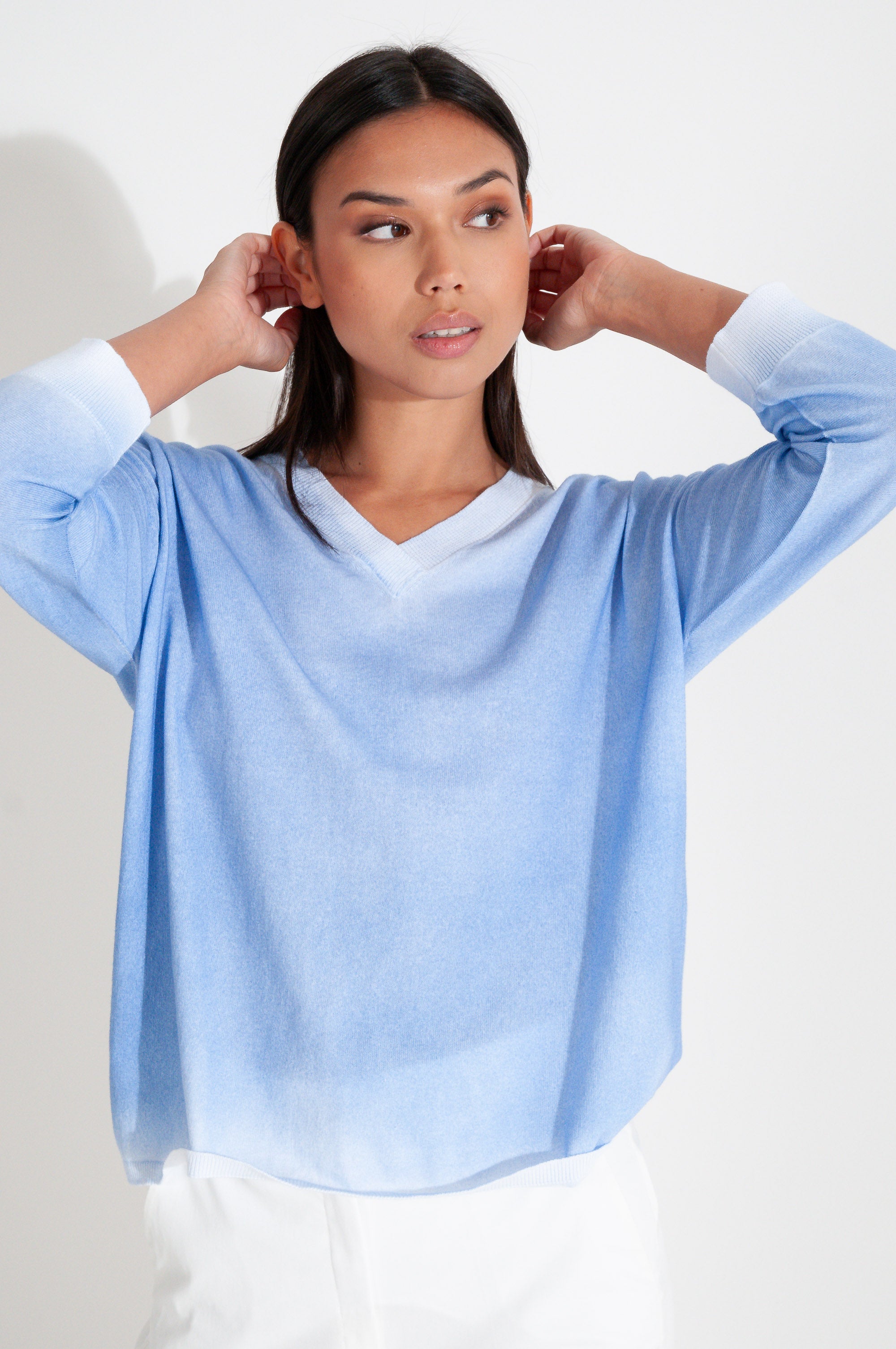 Anna V-Neck Spray Art - Bay