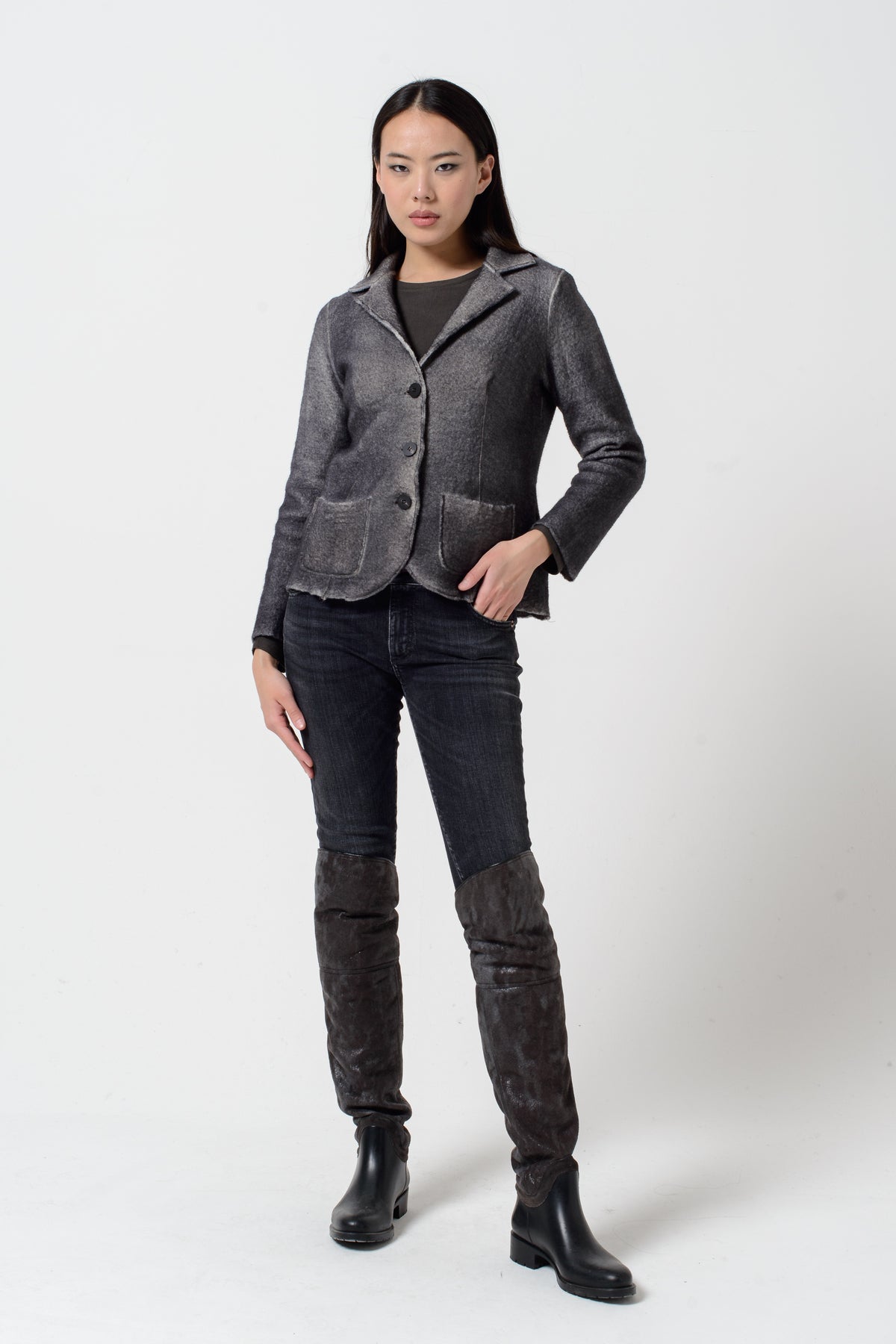 Evie Blazer Spray Art - Basalt