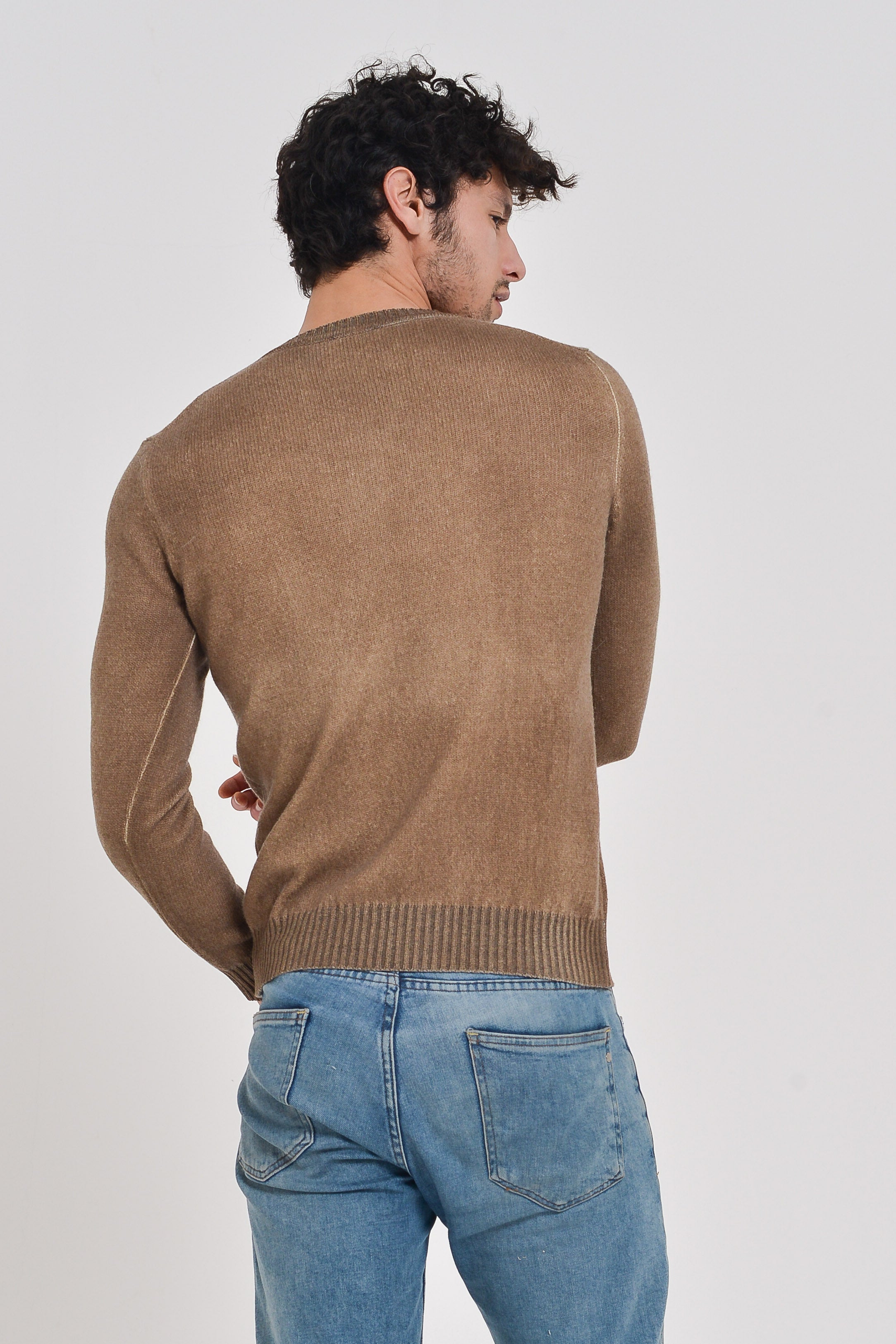 Holden Spray Walnut - Walnut