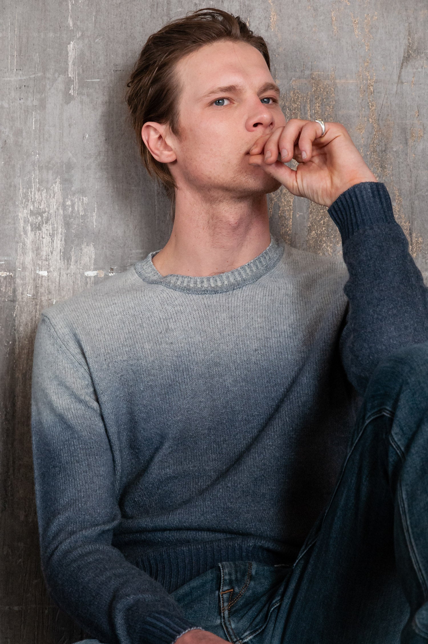 Holden Gradient Sweater - Navy
