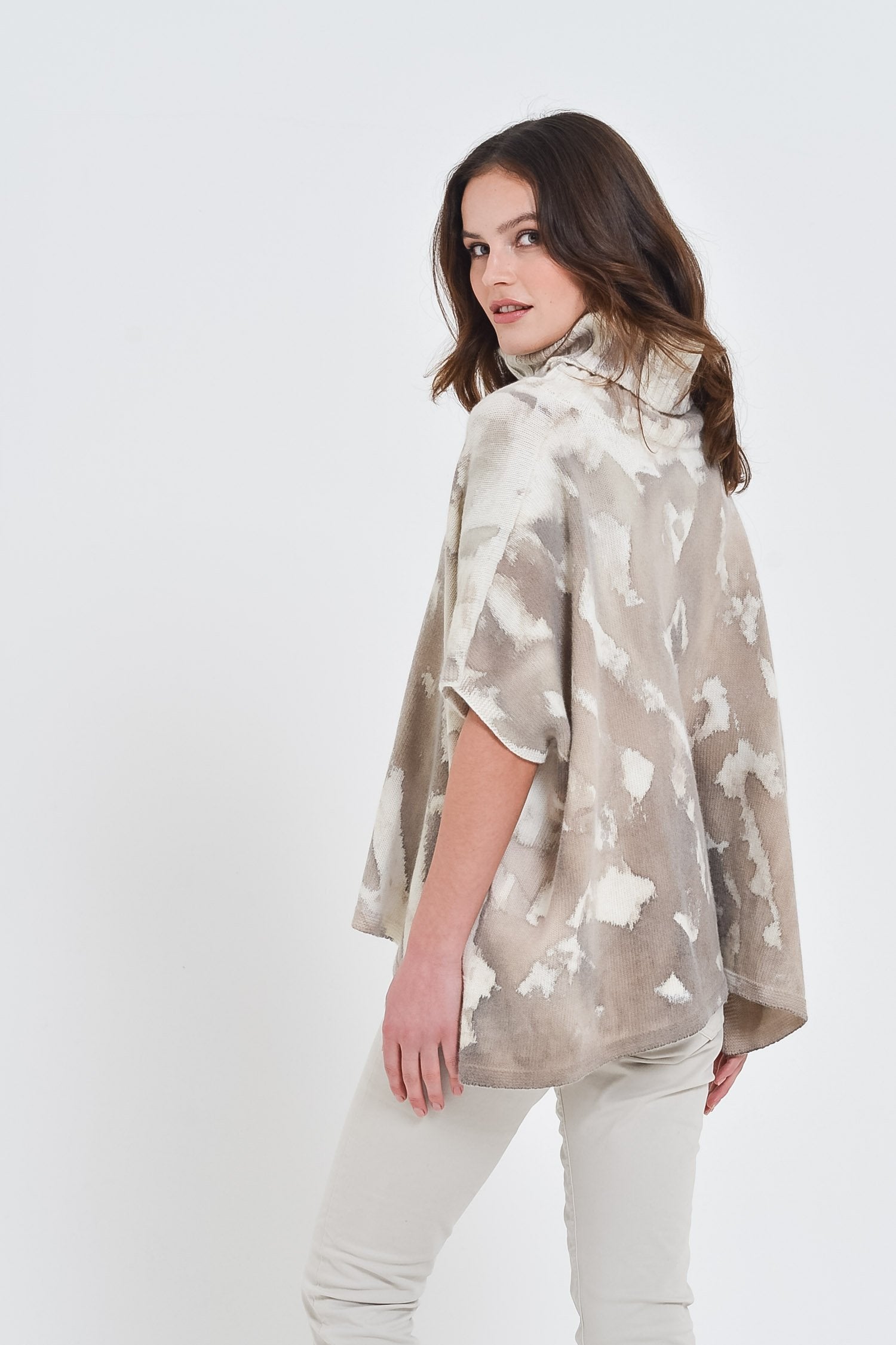 Scalpay Desert Storm - Cashmere Merino Cape - O/S - Sweaters