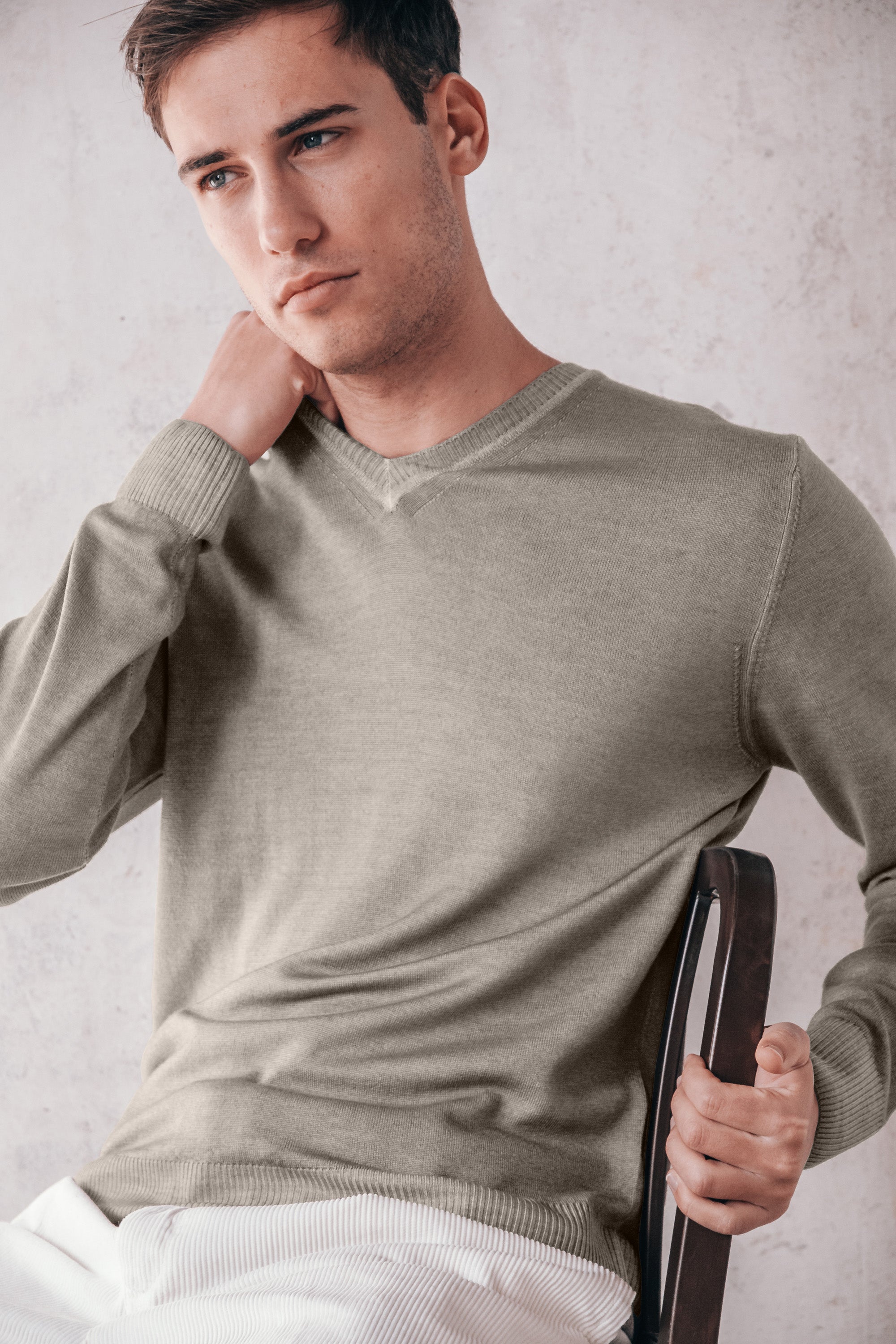 Wick - Extrafine Merino Wool V-Neck Sweater - Castoro