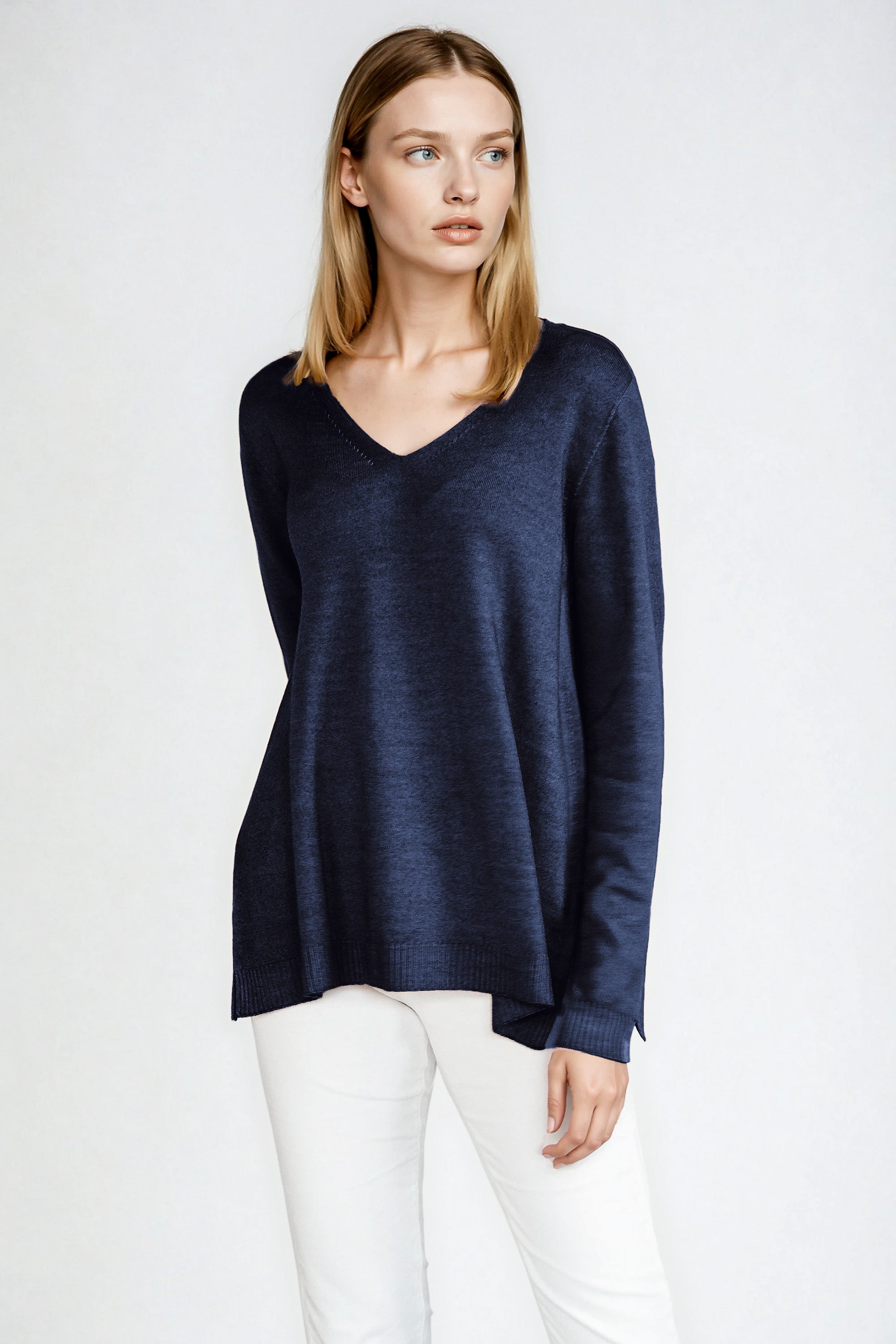 Ebost V-Neck Sweater - Navy