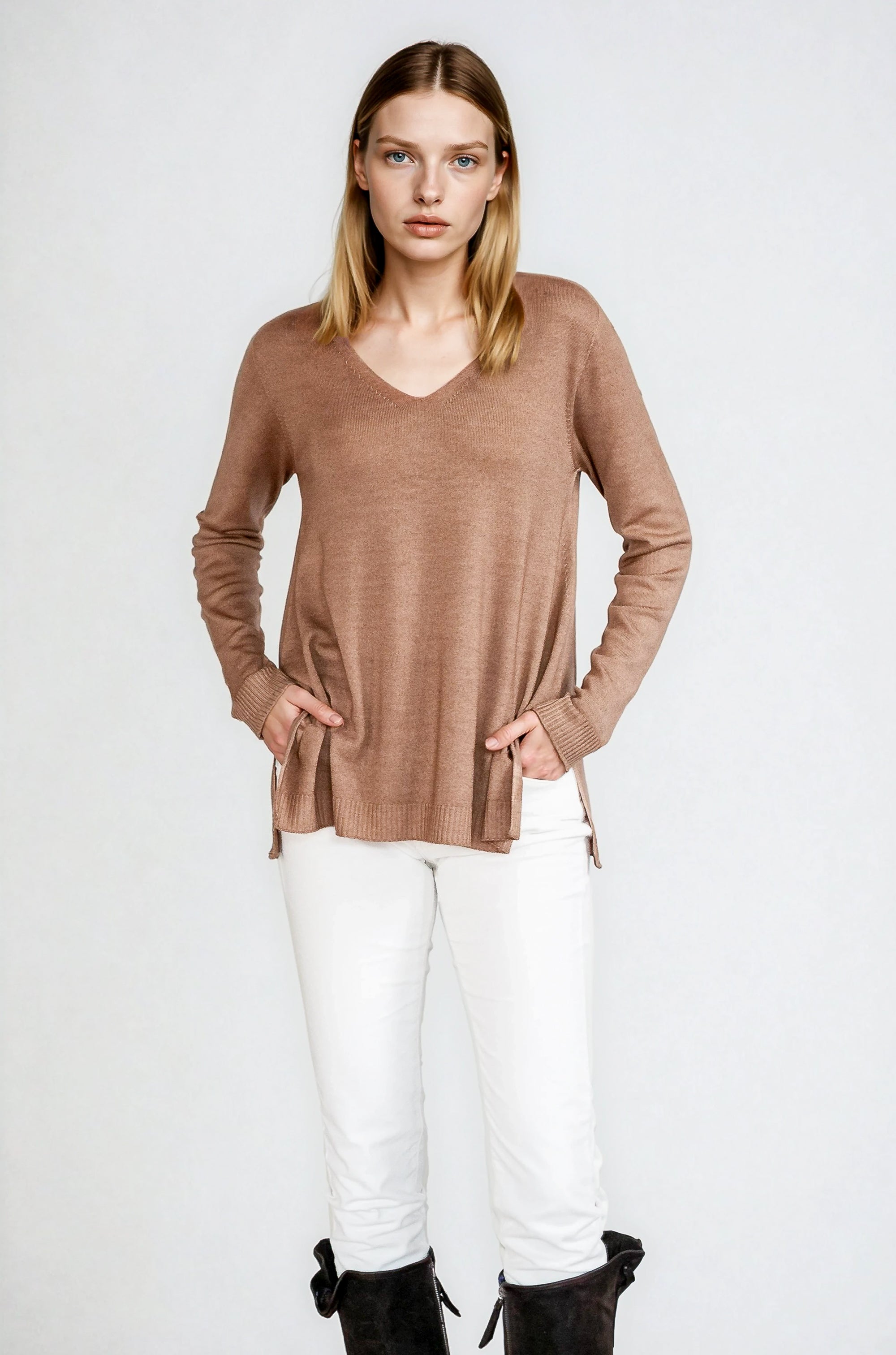 Ebost V-Neck Sweater - Wood