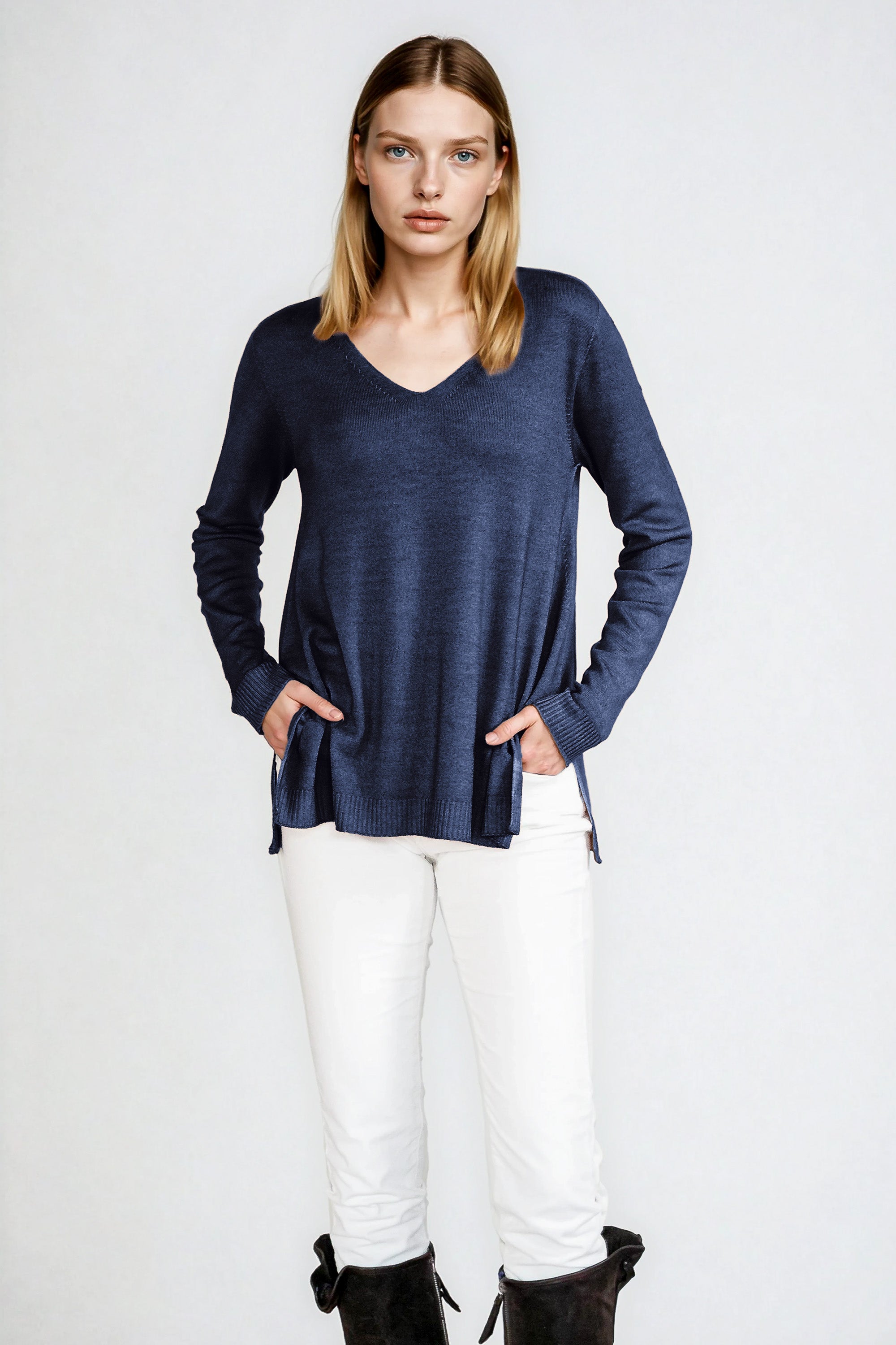 Ebost V-Neck Sweater - Navy