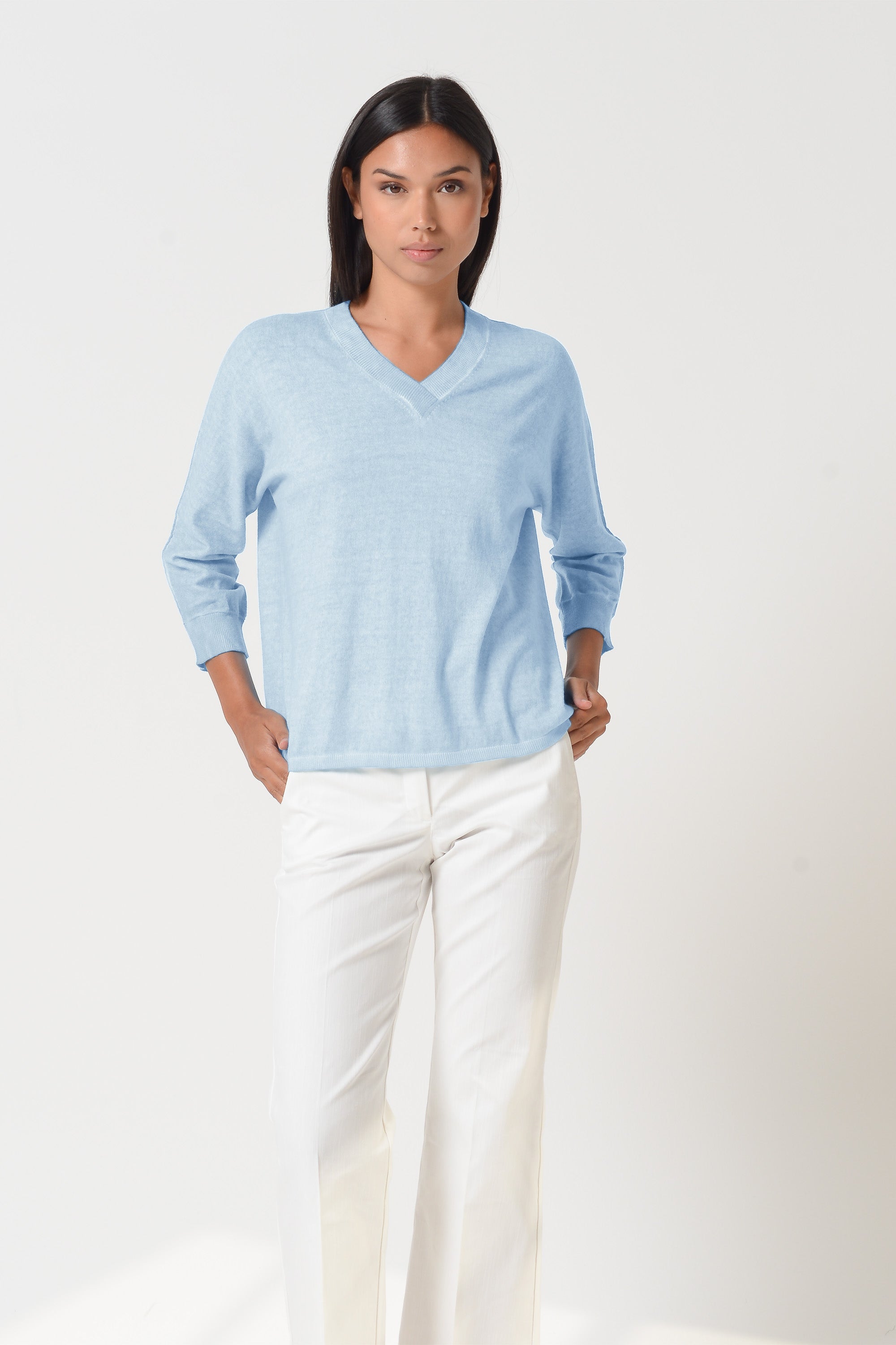 Anna V-Neck - Aria