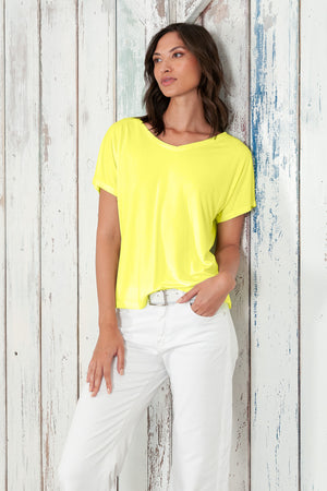Noli T-Shirt - Women's Wide V-Neck T-Shirt - Lime
