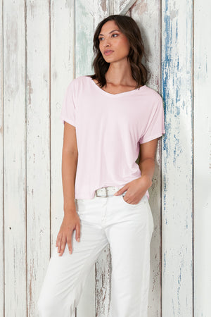 Noli T-Shirt - Women's Wide V-Neck T-Shirt - Rose