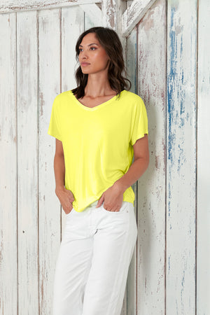 Noli T-Shirt - Women's Wide V-Neck T-Shirt - Lime