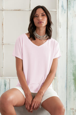Noli T-Shirt - Women's Wide V-Neck T-Shirt - Rose