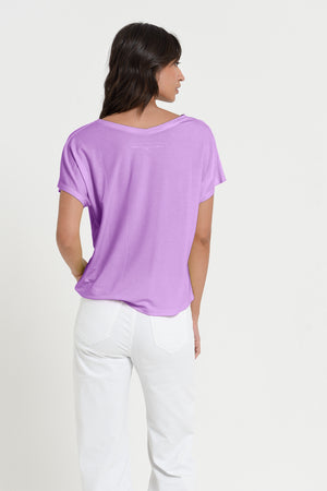 Noli T-Shirt - Women's Wide V-Neck T-Shirt - Morado