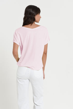 Noli T-Shirt - Women's Wide V-Neck T-Shirt - Rose