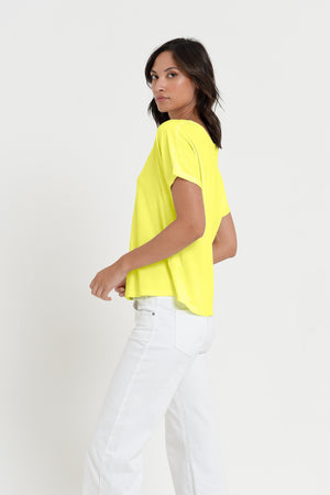 Noli T-Shirt - Women's Wide V-Neck T-Shirt - Lime