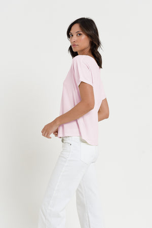 Noli T-Shirt - Women's Wide V-Neck T-Shirt - Rose