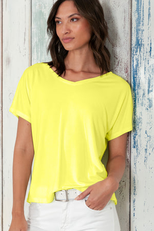 Noli T-Shirt - Women's Wide V-Neck T-Shirt - Lime