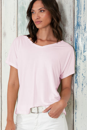 Noli T-Shirt - Women's Wide V-Neck T-Shirt - Rose