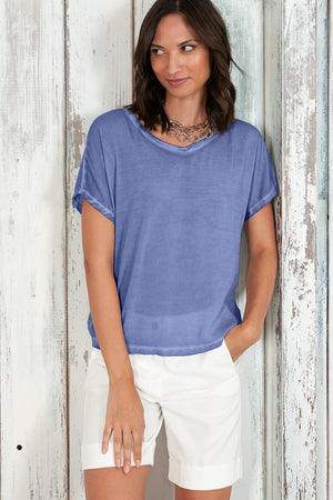Vado T-Shirt - Women's Crewneck T-Shirt - Whale