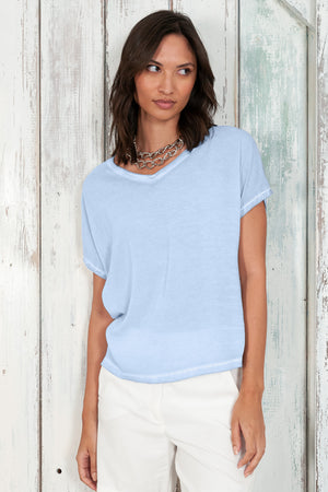 Vado T-Shirt - Women's Crewneck T-Shirt - Fiji