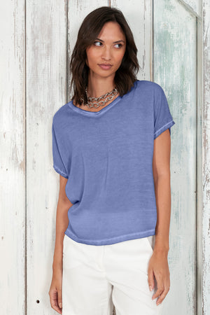 Vado T-Shirt - Women's Crewneck T-Shirt - Whale