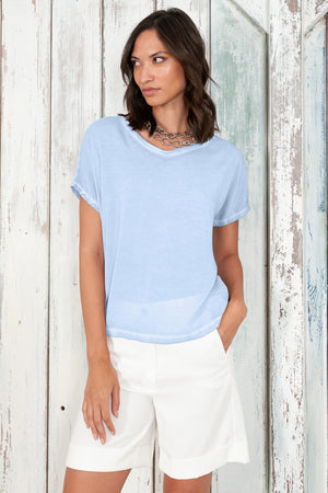 Vado T-Shirt - Women's Crewneck T-Shirt - Fiji