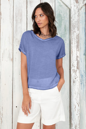 Vado T-Shirt - Women's Crewneck T-Shirt - Whale
