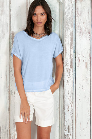 Vado T-Shirt - Women's Crewneck T-Shirt - Fiji