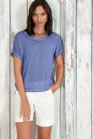 Vado T-Shirt - Women's Crewneck T-Shirt - Whale