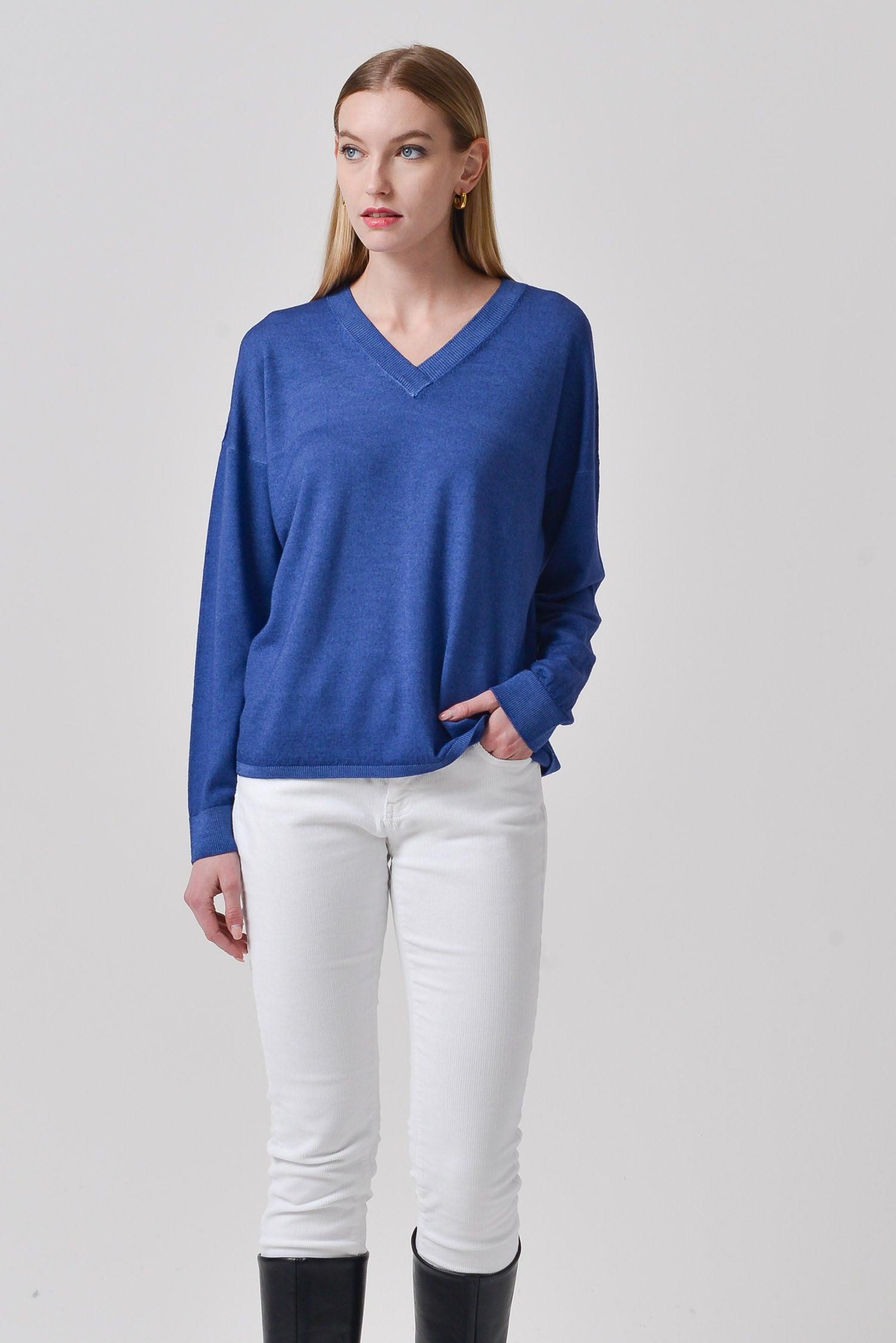 Amy - V-neck Sweater - Crown