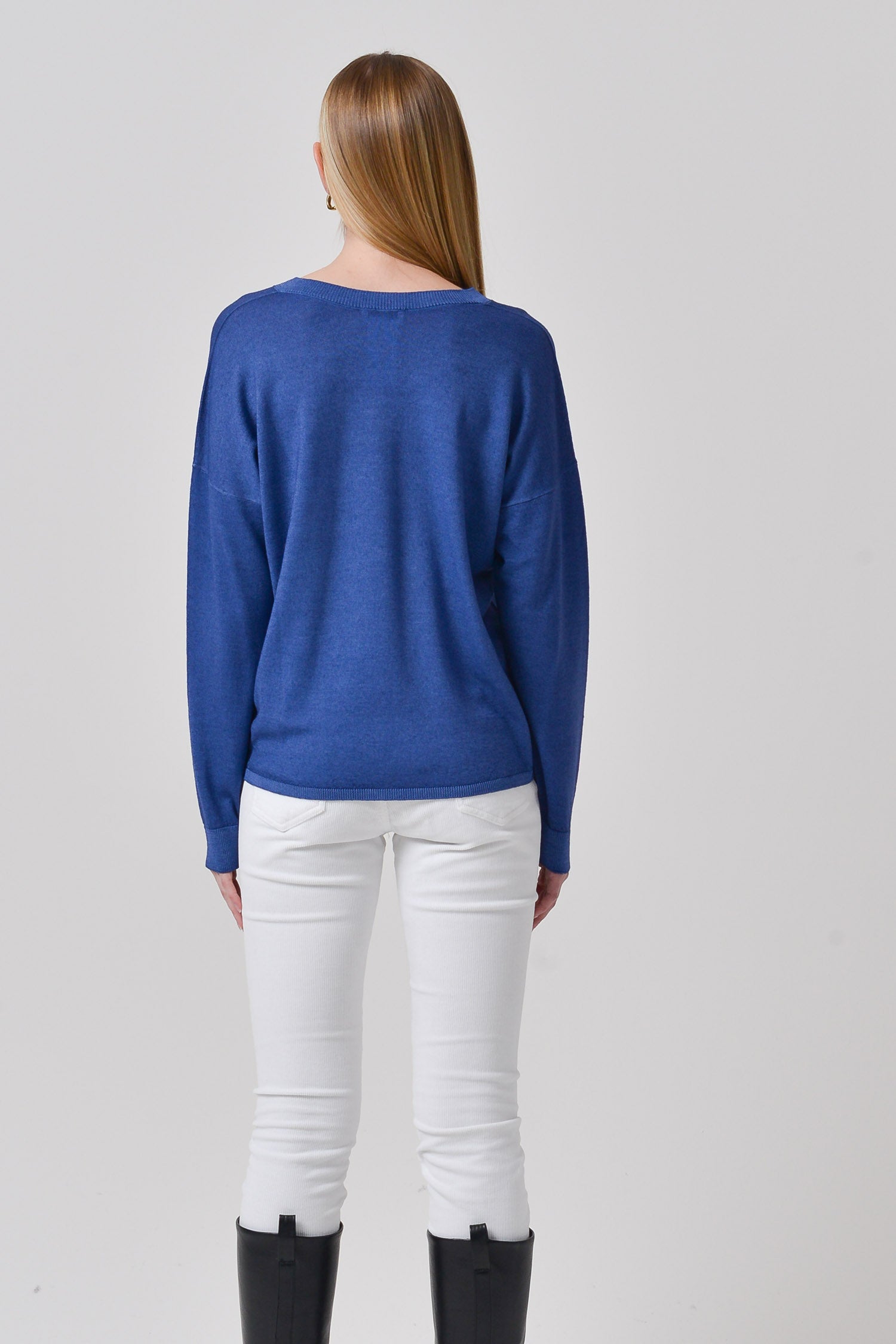 Amy - V-neck Sweater - Crown