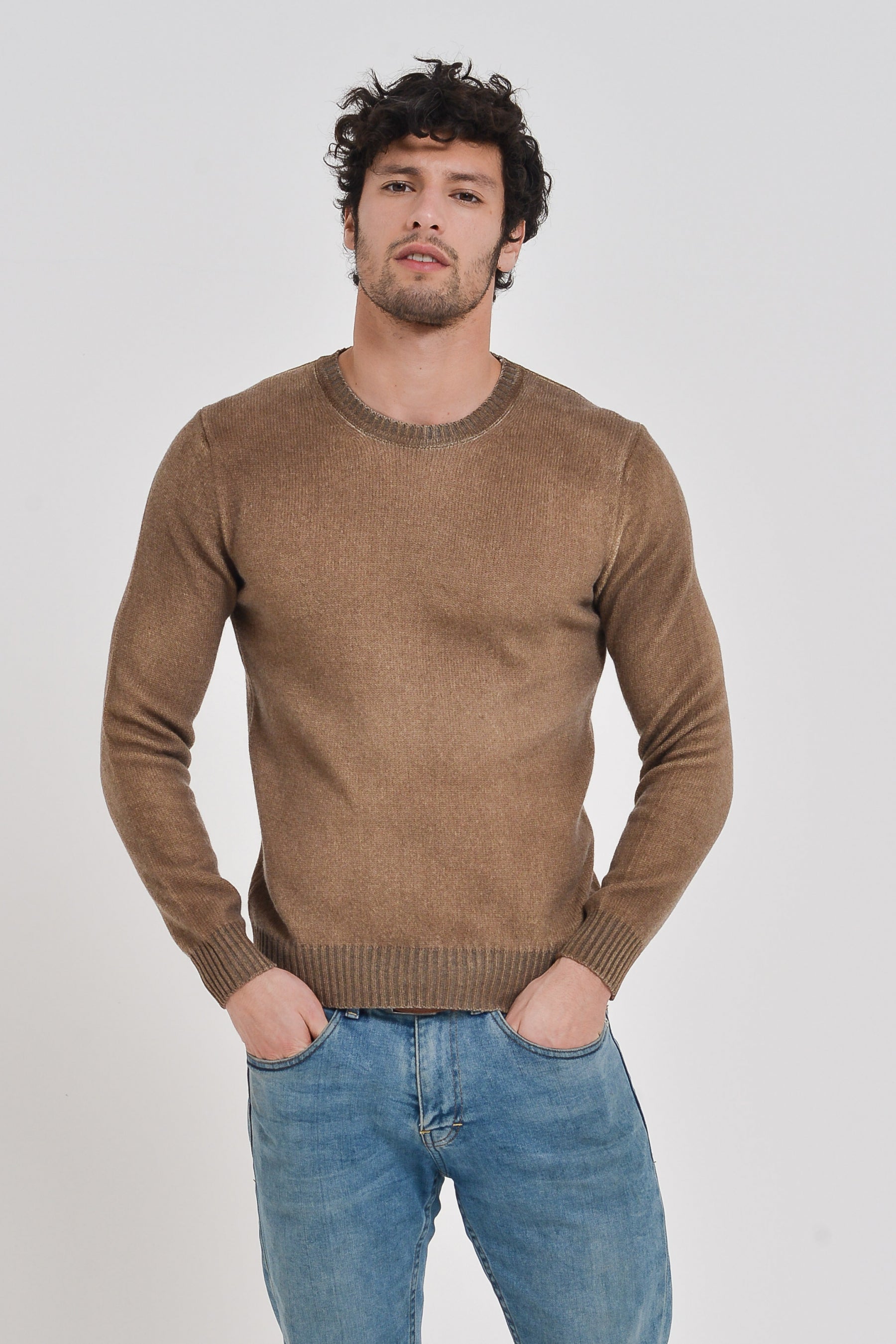 Holden Spray Walnut - Walnut