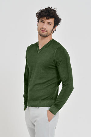Wick - Extrafine Merino Wool V-Neck Sweater - Army