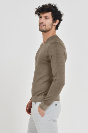 Wick - Extrafine Merino Wool V-Neck Sweater - Castoro