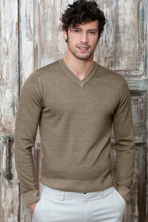 Wick - Extrafine Merino Wool V-Neck Sweater - Castoro