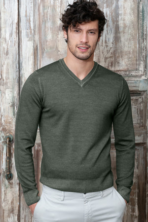 Wick - Extrafine Merino Wool V-Neck Sweater - Moss